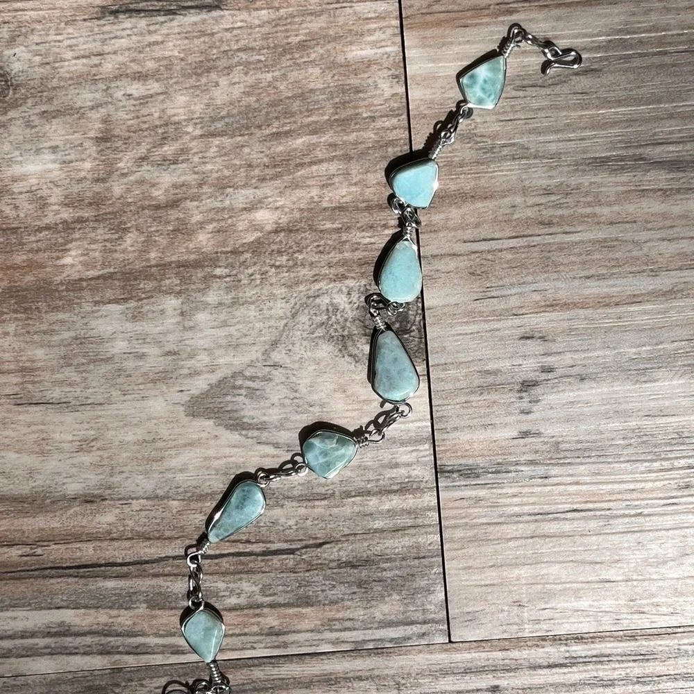 Elegant Silver and Blue Stone bracelet. - Picture 3 of 4